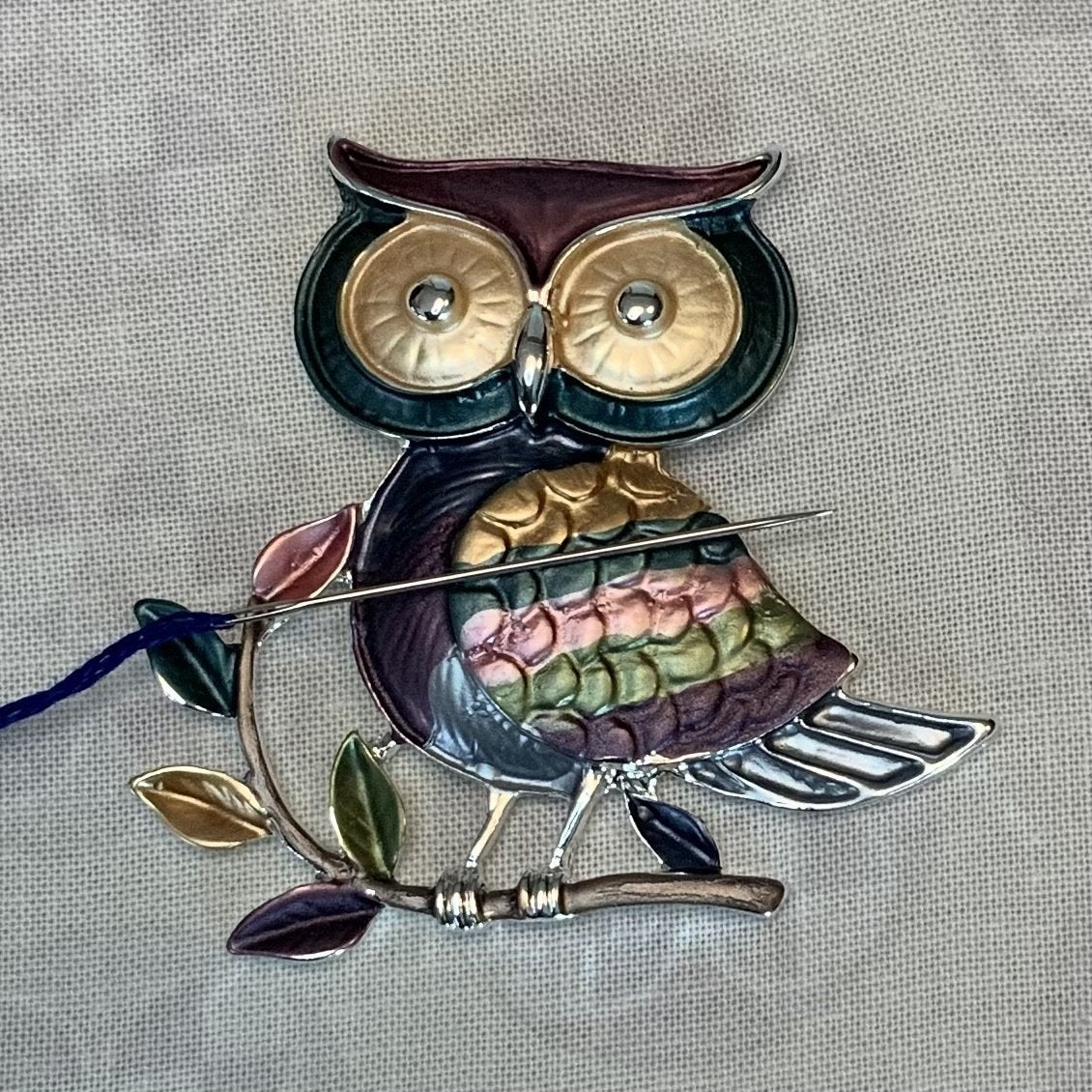 009-2 Owl Jeweltone Needle Nanny