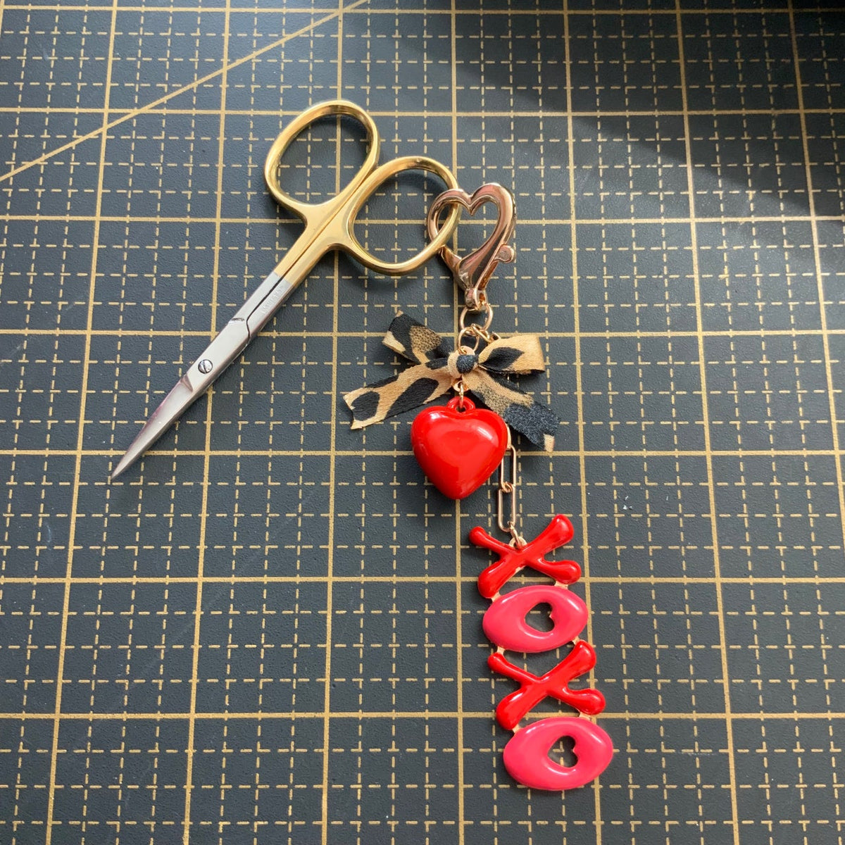 Scissor charm-xoxo