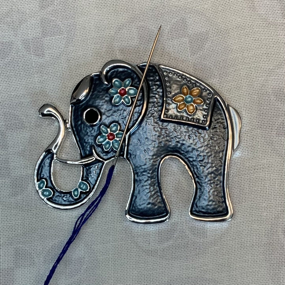009-2 Elephant Needle Nanny