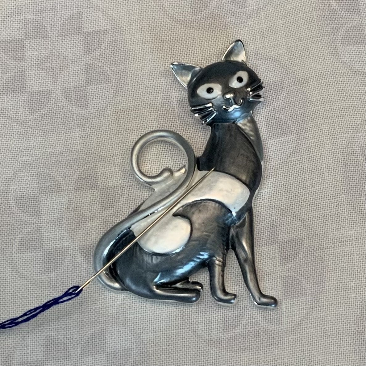 009-2 Cat grey tone Needle Nanny