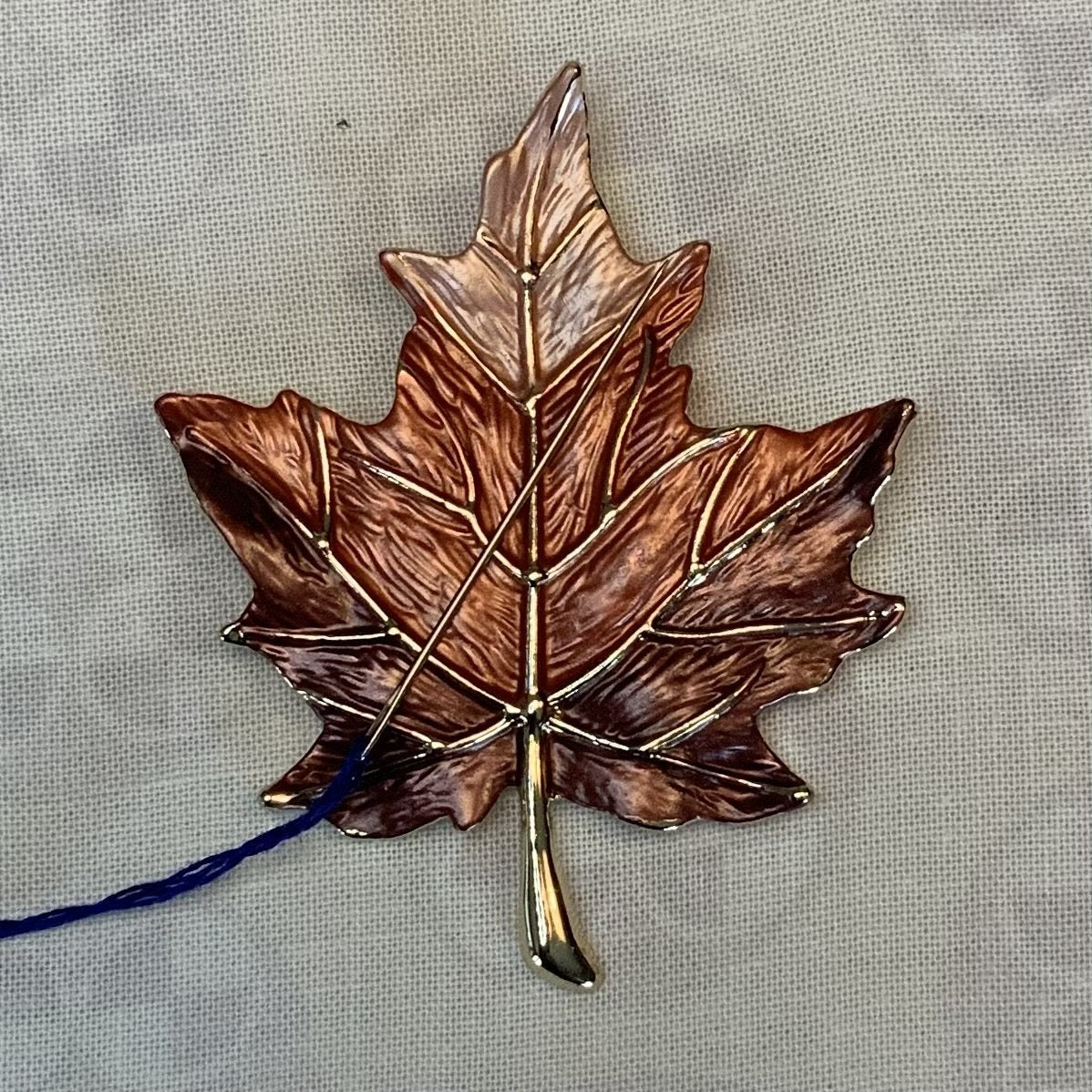 009-2 Leaf Needle Nanny
