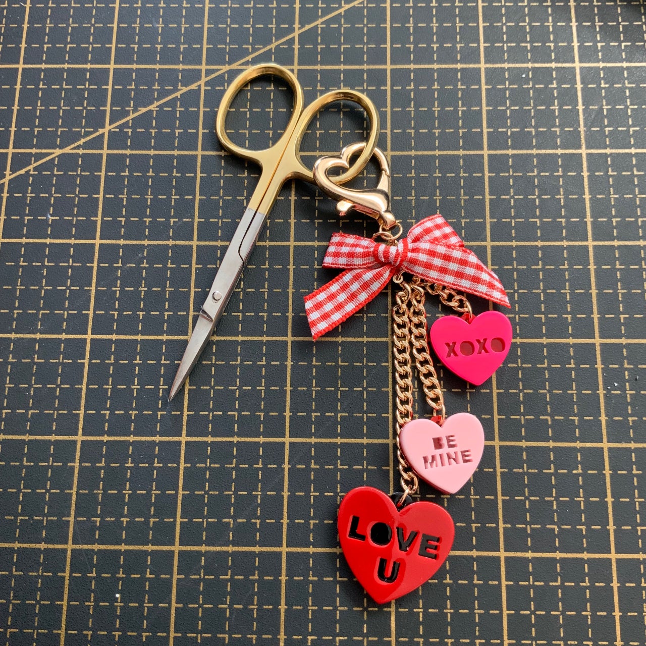Scissor charm-hearts